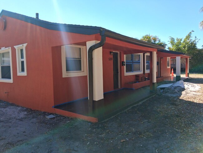 Building Photo - 522-552 52nd St