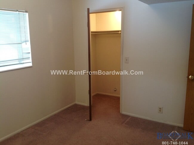 Building Photo - Spacious 2 Bed 2 Bath Magna Duplex With Pr...