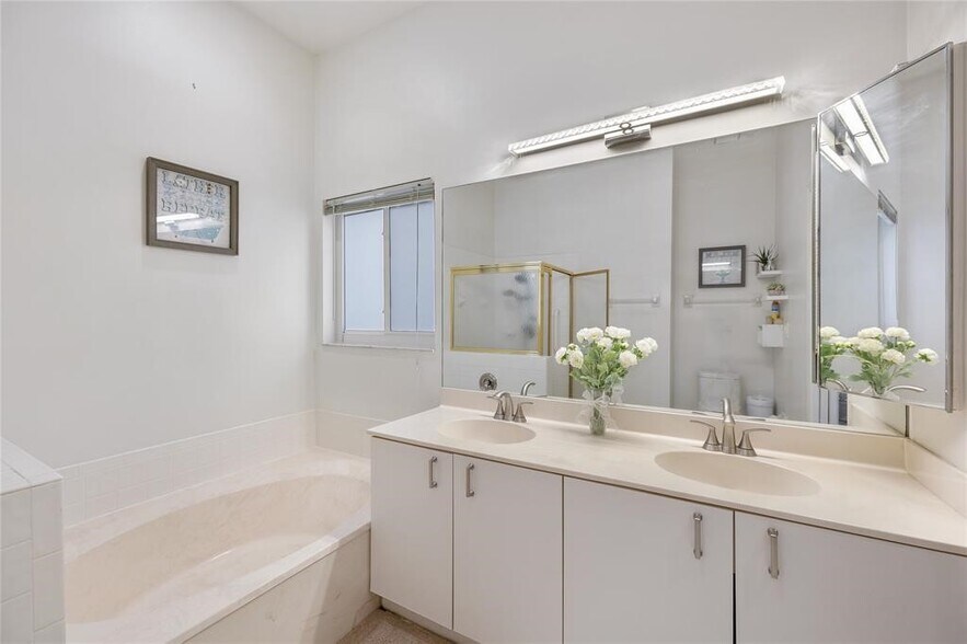 Building Photo - 5460 NW 38th Ter