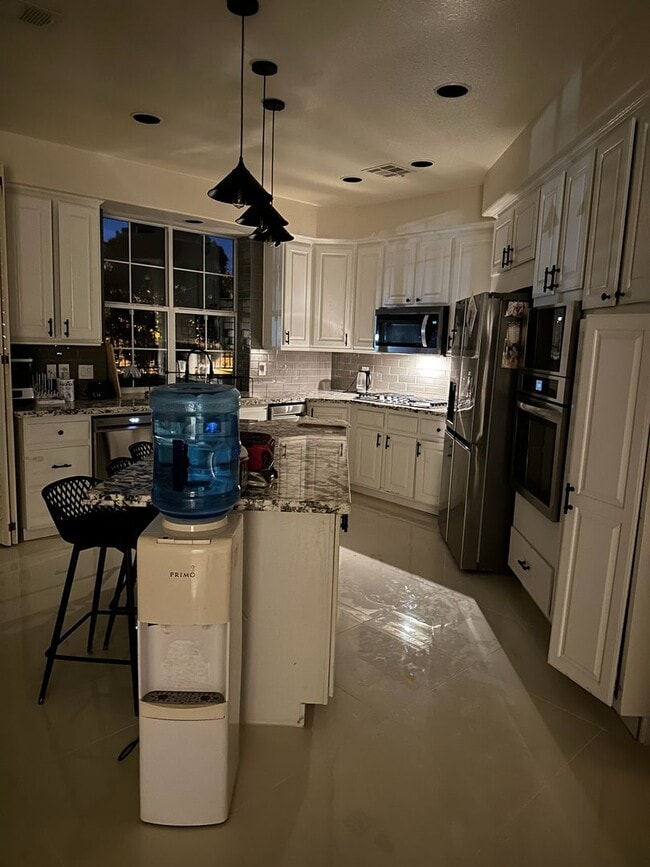 Building Photo - Stunning Fully Remodeled Luxury Home in Peccole Ranch