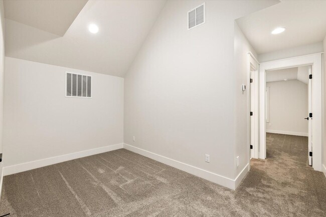 Building Photo - 3903 W Spring House Ln