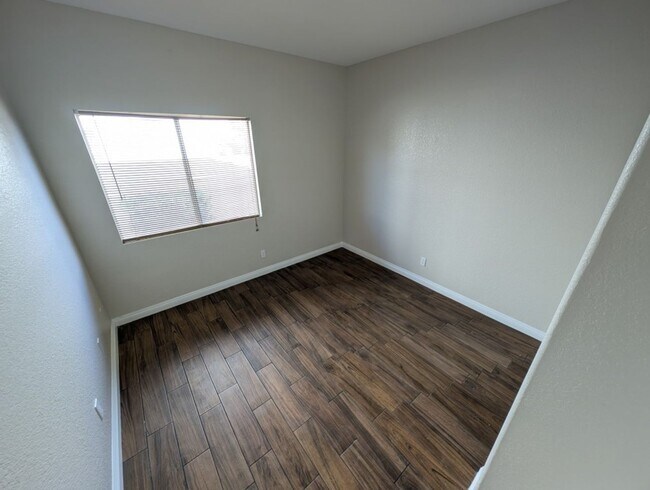 Building Photo - 731 Rising Star Dr