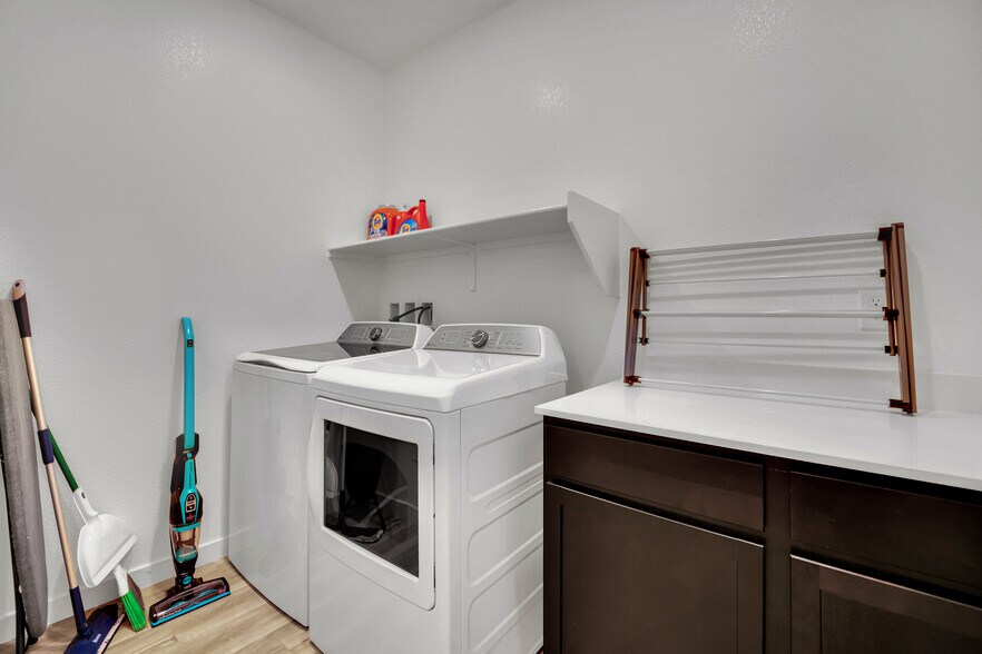 Building Photo - 9440 Sequoia Ridge Ave