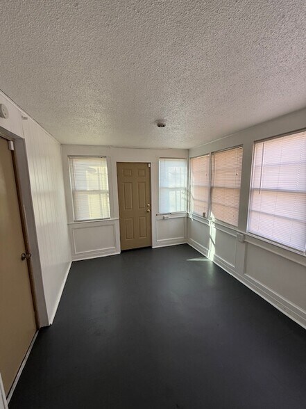 Building Photo - 19701 Tracey St