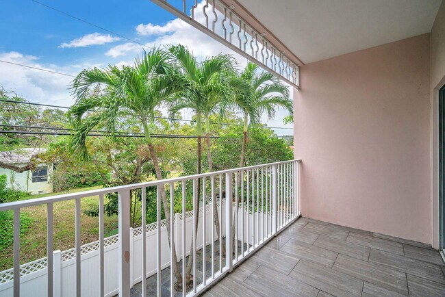 Building Photo - 477 NE 1st St