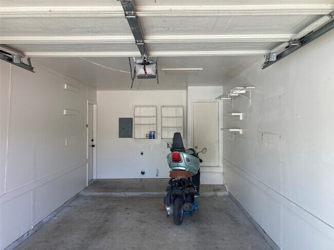 Building Photo - 1101 Justin Ln
