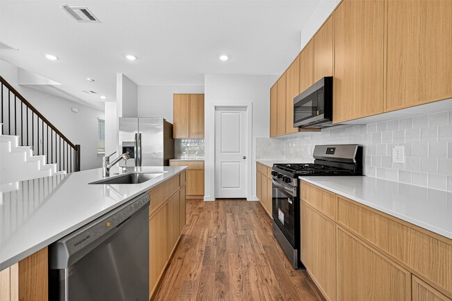 Building Photo - 3518 Blue Mockingbird St