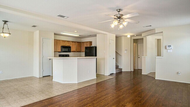 Building Photo - Beautifully Crafted 3 Bed 2.5 Bath 2 Car g...