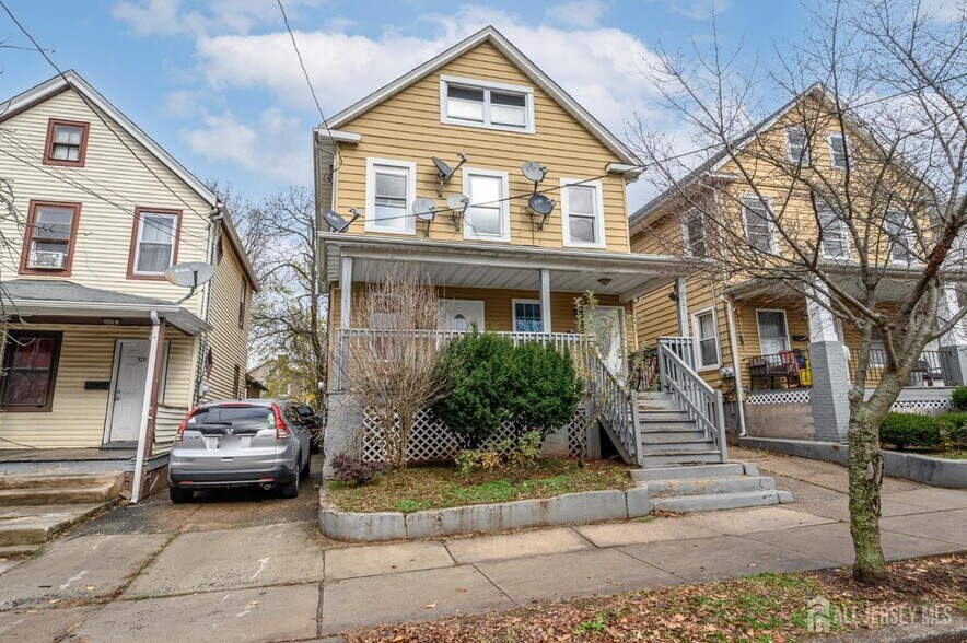 Building Photo - 377 Delavan St