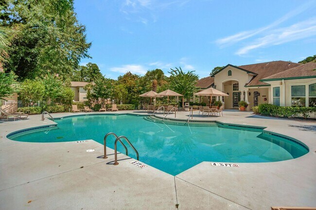 Building Photo - Lovely First Floor Condo at Plantation Point