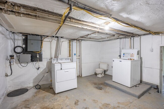 Building Photo - Comfort Meets Style: 3-Bedroom Home with Spacious Backyard in Pittsburgh