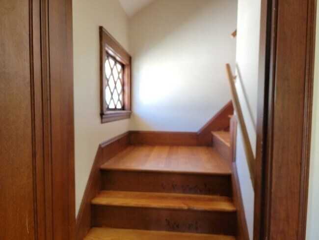 Building Photo - 133 Fairview Ave