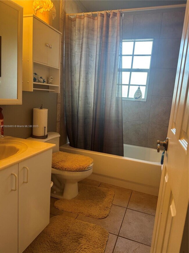 Building Photo - 8598 Lychee Dr