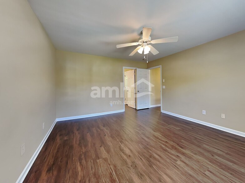 Building Photo - 14 Bluestem Ct