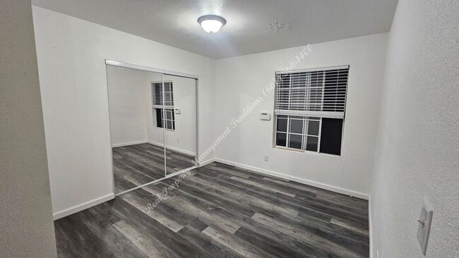 Building Photo - *** Please call us @ 661-266-1400 for information on availability, showings and applications proc...