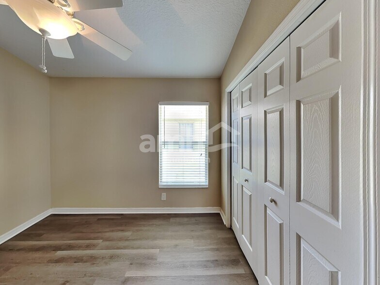 Building Photo - 7206 54th Ter E