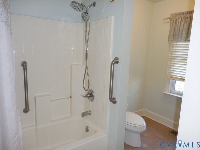 Building Photo - 1239 E Jack Jouett Rd