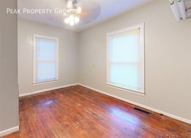 Building Photo - 227 E Northwood Ave