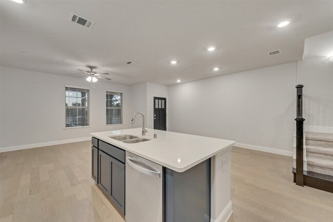 Building Photo - 7853 Sunset Blvd