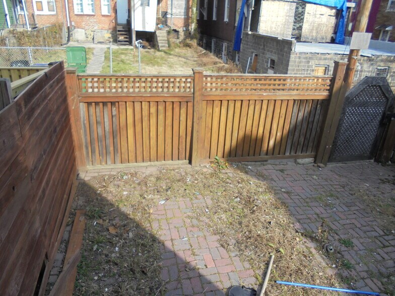 Fenced in backyard - 1610 Homestead st