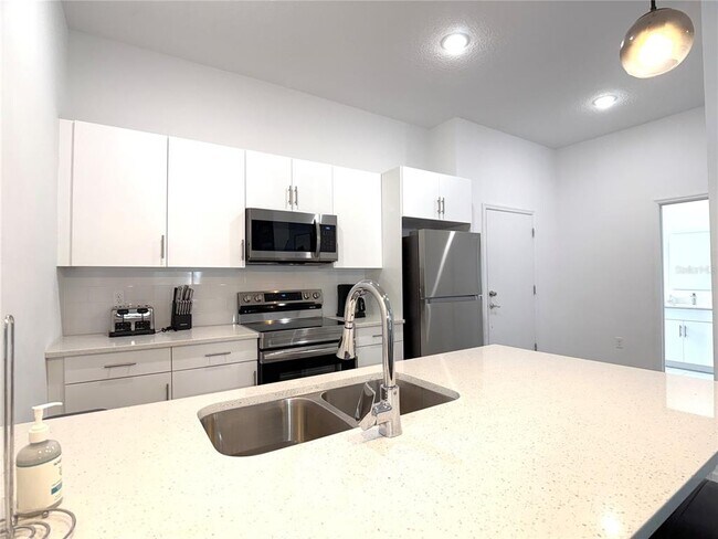 Building Photo - 332 Famagusta Dr