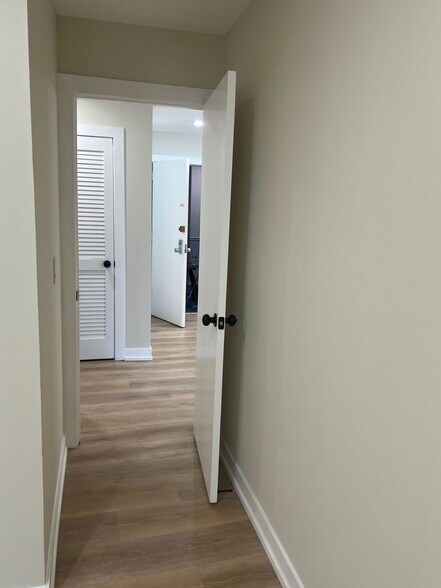 Building Photo - 10381 Dearlove Rd