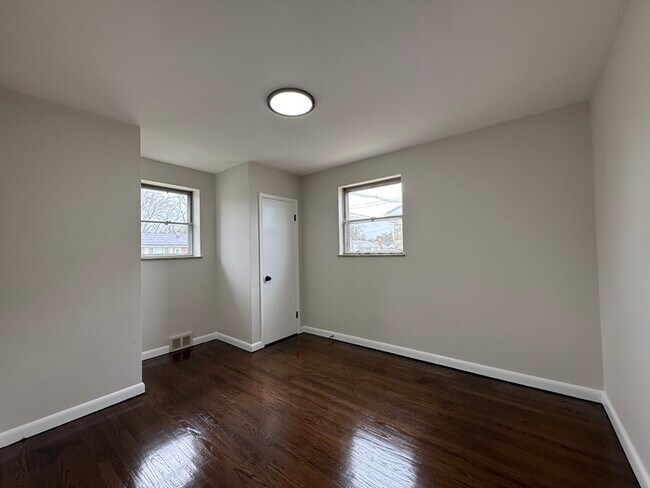 Building Photo - 36 Collins Ln