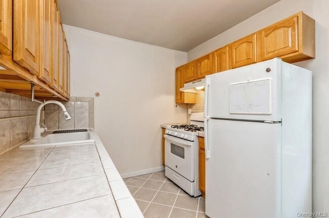 Building Photo - 84 Ravine Ave