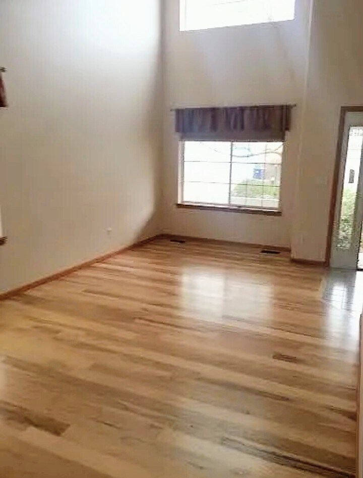 Building Photo - 4507 Winona Pl