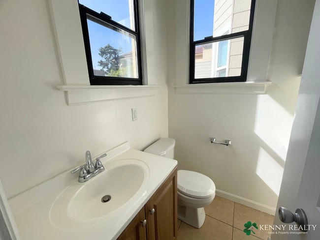 Building Photo - Two Bedroom Home in San Francisco, Bonus R...