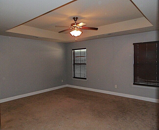 Building Photo - 706 Oak Cove Ln NW