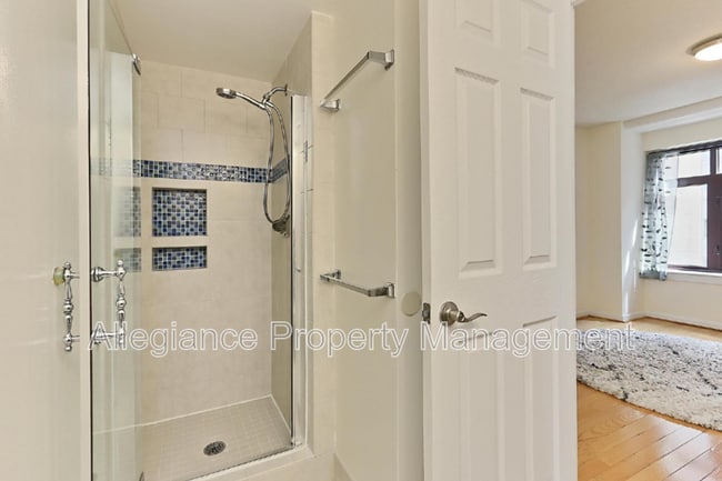 Building Photo - 2400 Clarendon Blvd