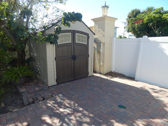 Building Photo - 8301 Wilton Dr
