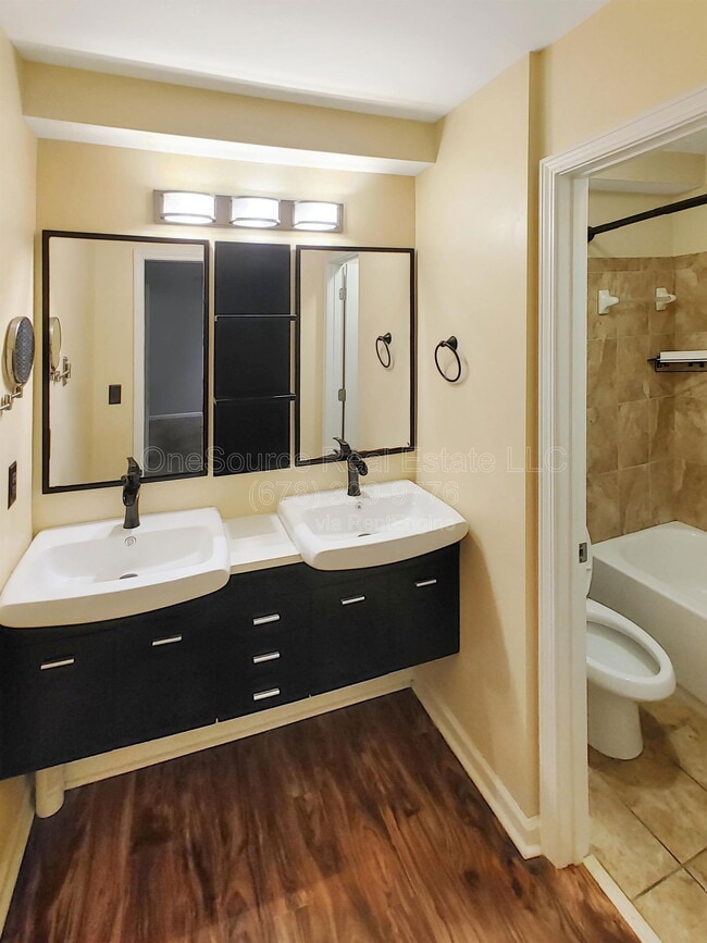 Building Photo - 401 Augusta Dr