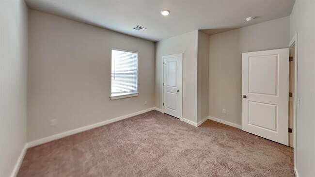 Building Photo - 12408 Bluford Ln