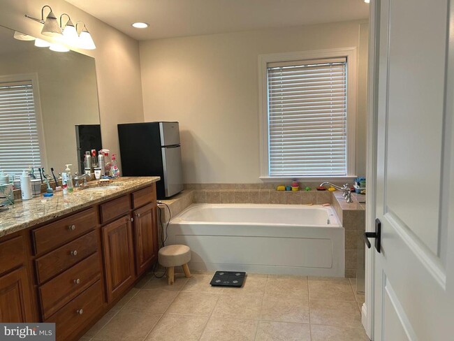 Building Photo - 1 Haymarket Ln