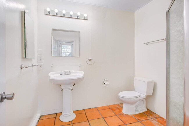 Guest bath - 2372 Overland Ave