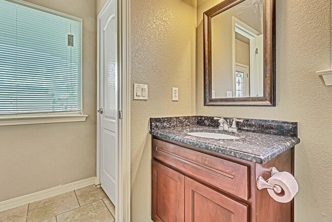 Building Photo - 3873 Loma Brisa Dr