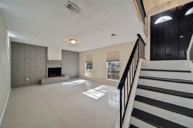 Building Photo - 2603 Rosewood Pl