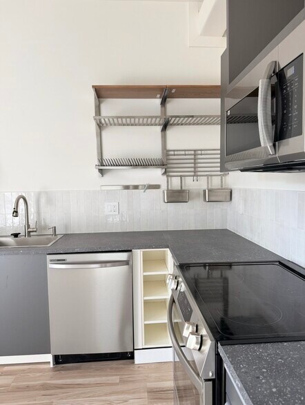 Building Photo - 3012 Castiglione St