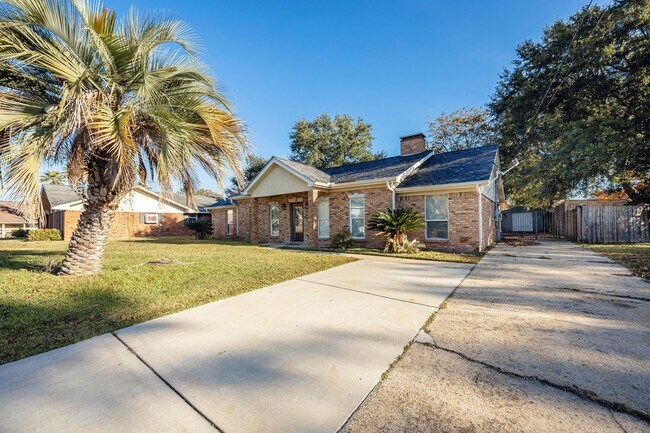 Building Photo - 3 Bedroom 2 Bath Back Bay Luxury Rental Home