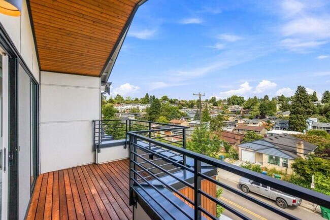 Building Photo - ULTRA-MODERN Air Conditioned Townhome in Beacon Hill (1st Month Free)