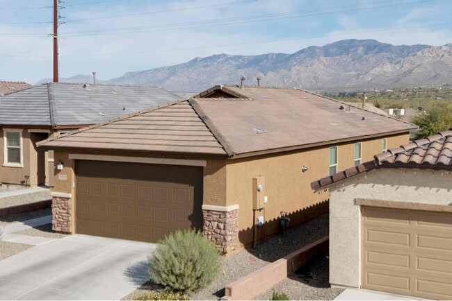 Building Photo - 9324 N Agave Dr