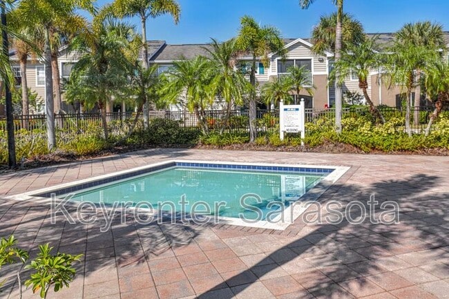 Building Photo - 8809 Manor Loop