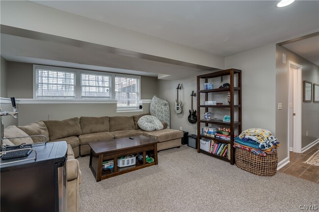 Building Photo - 117 MillCreek Ln