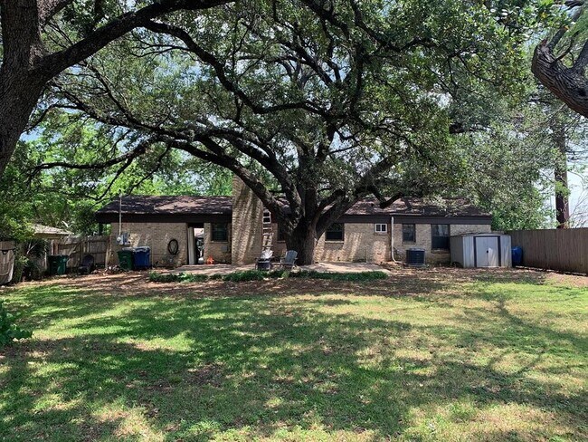 Building Photo - 5702 Fairlane Dr