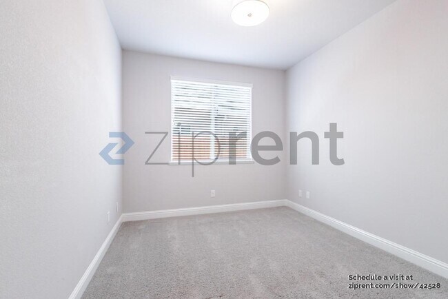 Building Photo - 5024 Saugus St