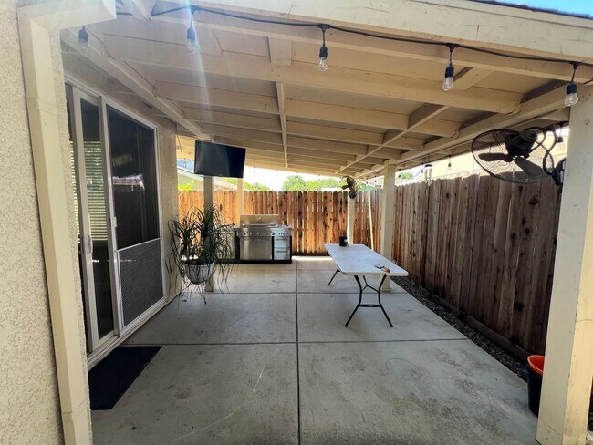 Building Photo - 4-bedroom single story in Sylvan School Di...