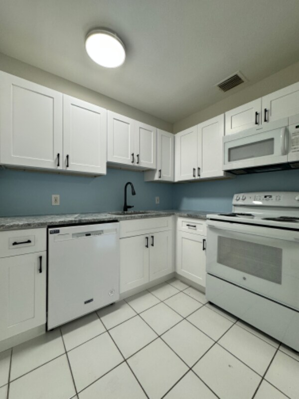Building Photo - 260 20th Ave S