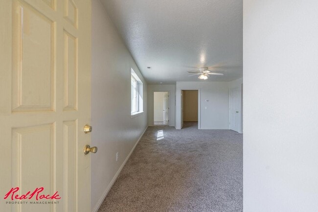 Building Photo - Enjoy Scenic Ivins Living – 3-Bed, 2-Bath ...